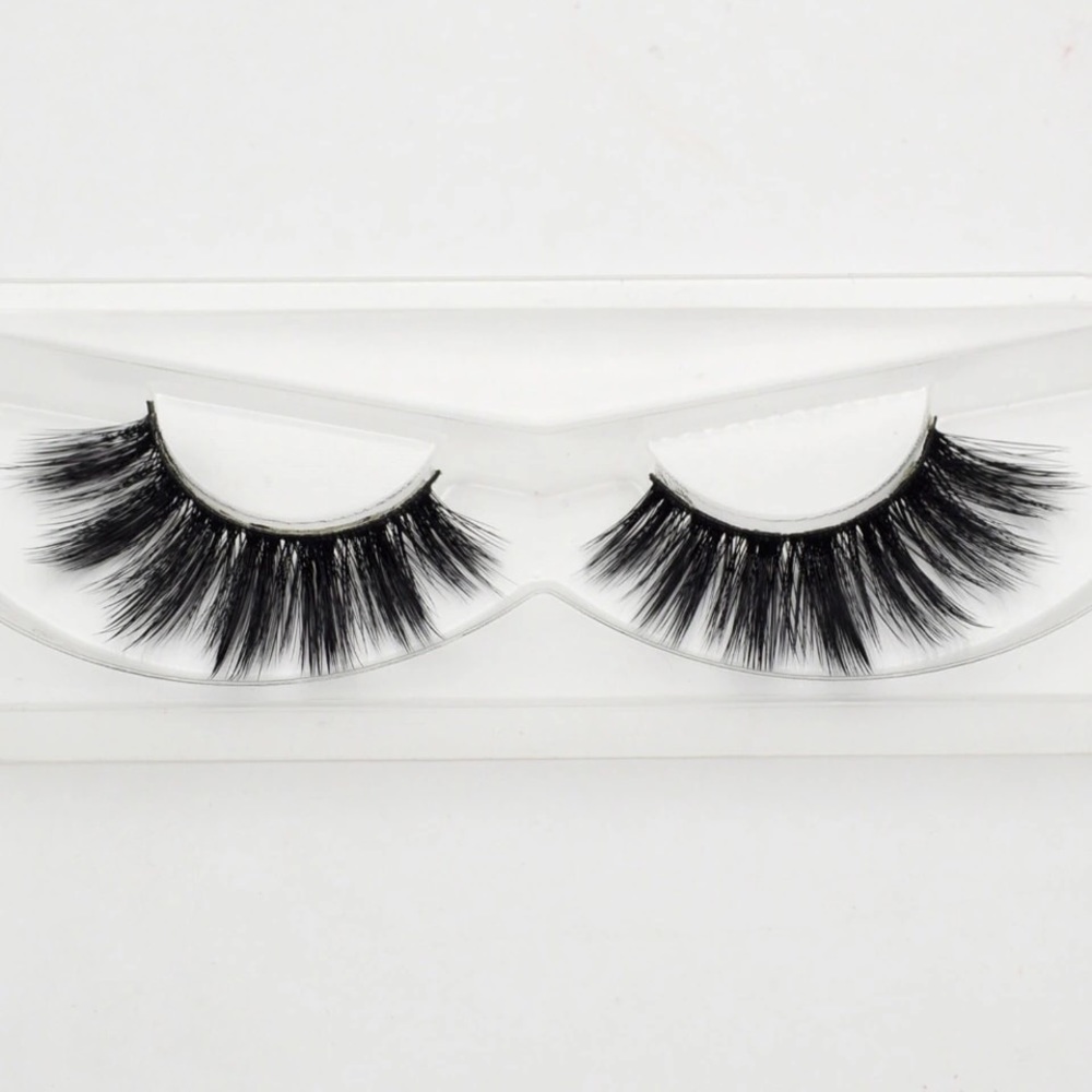 Scarlet Lashes